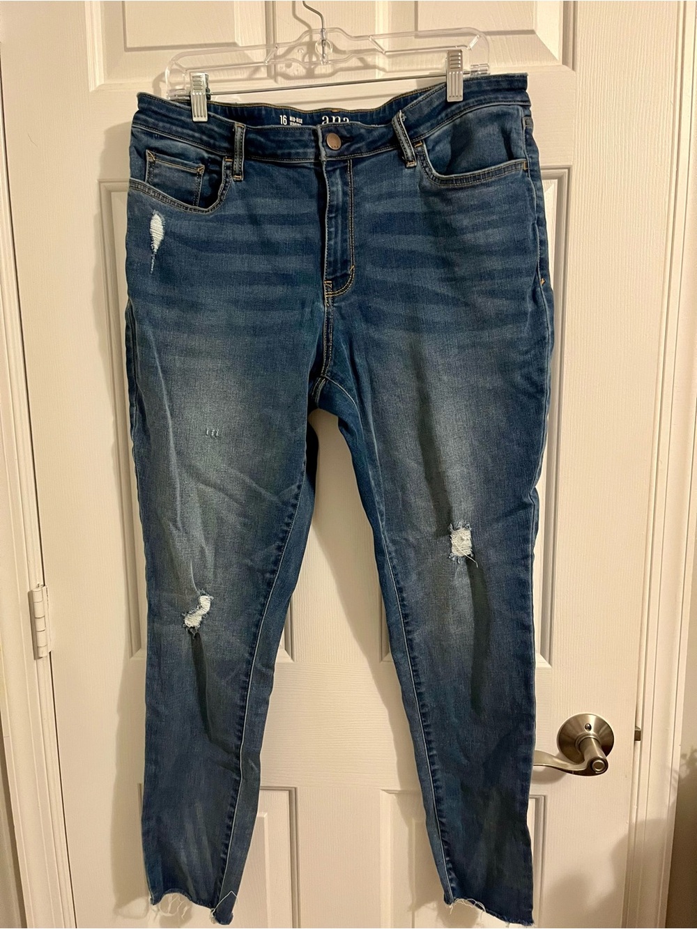 a.n.a Women's Stretch Mid-Rise Jegging Jeans Blue Distressed Size 16